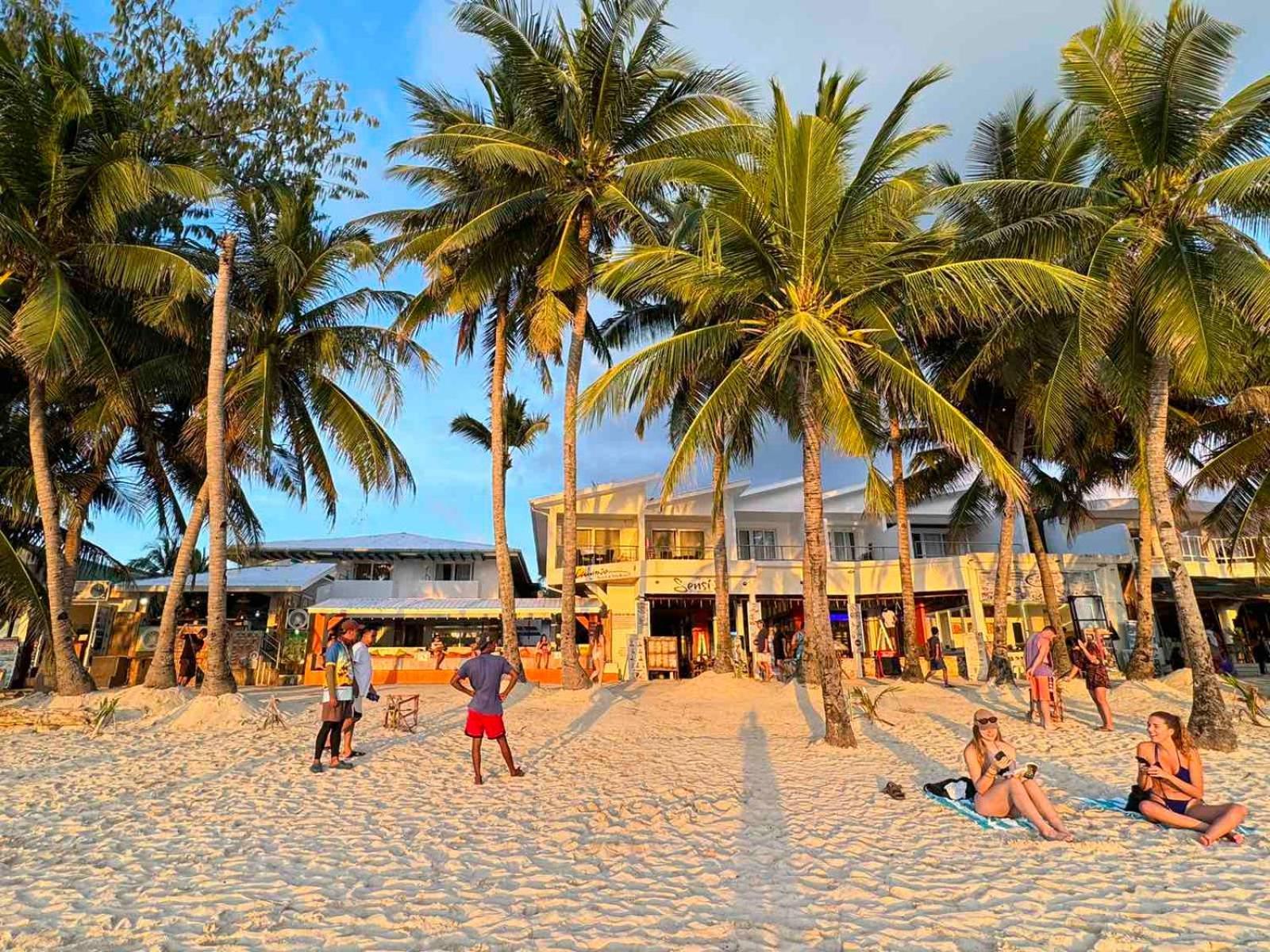 Calypso Beach And Dive Resort Manoc-Manoc ภายนอก รูปภาพ