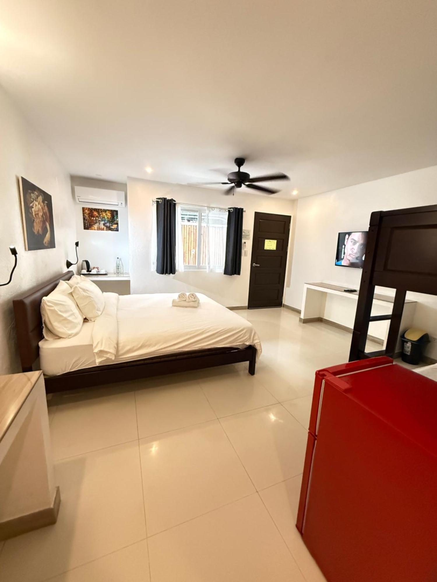 Calypso Beach And Dive Resort Manoc-Manoc ภายนอก รูปภาพ
