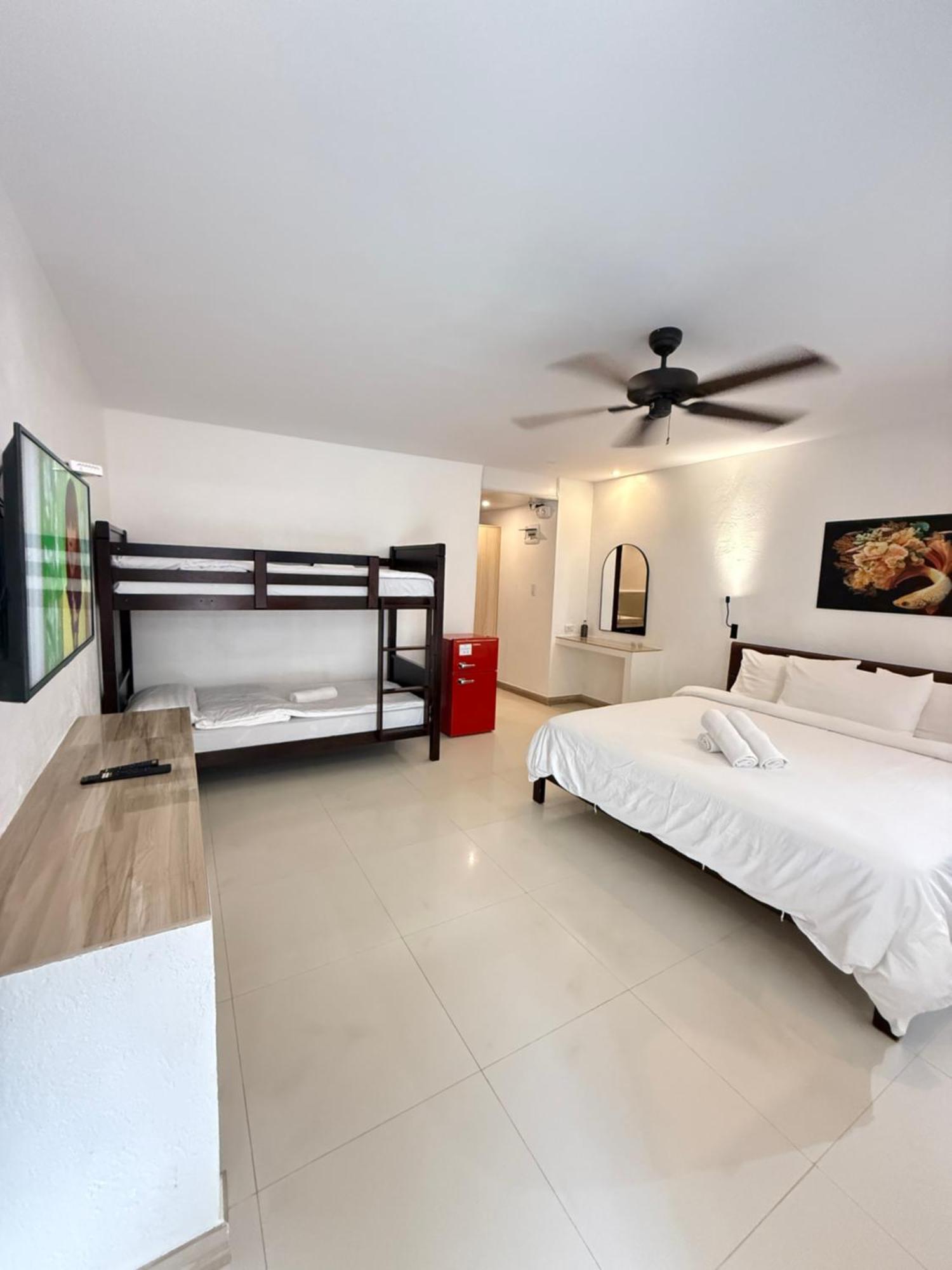 Calypso Beach And Dive Resort Manoc-Manoc ภายนอก รูปภาพ