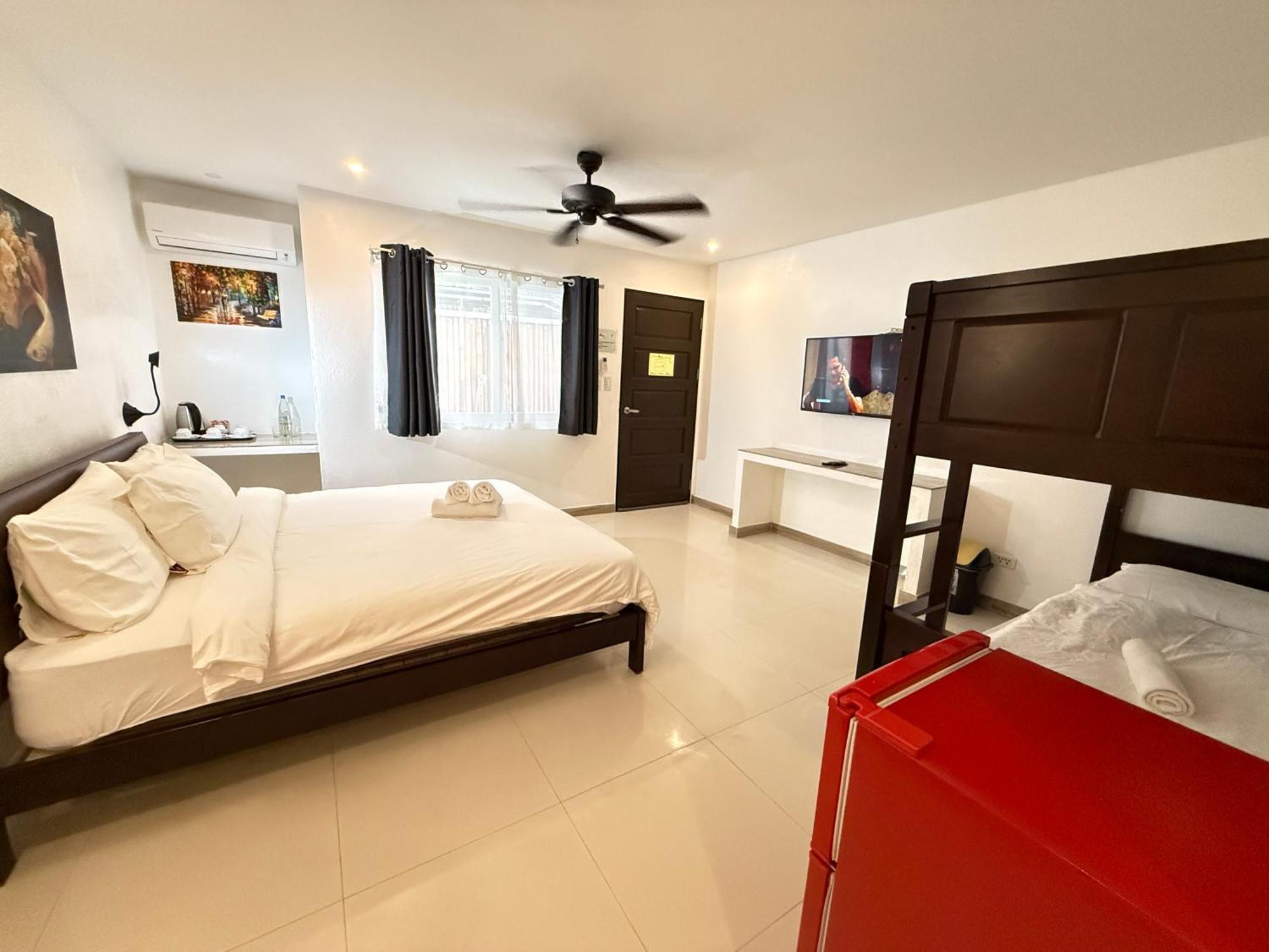 Calypso Beach And Dive Resort Manoc-Manoc ภายนอก รูปภาพ