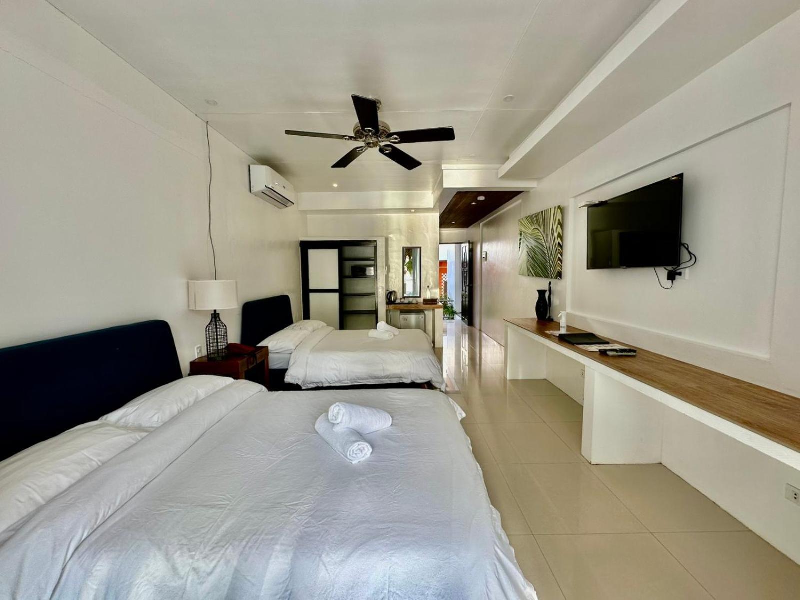 Calypso Beach And Dive Resort Manoc-Manoc ภายนอก รูปภาพ