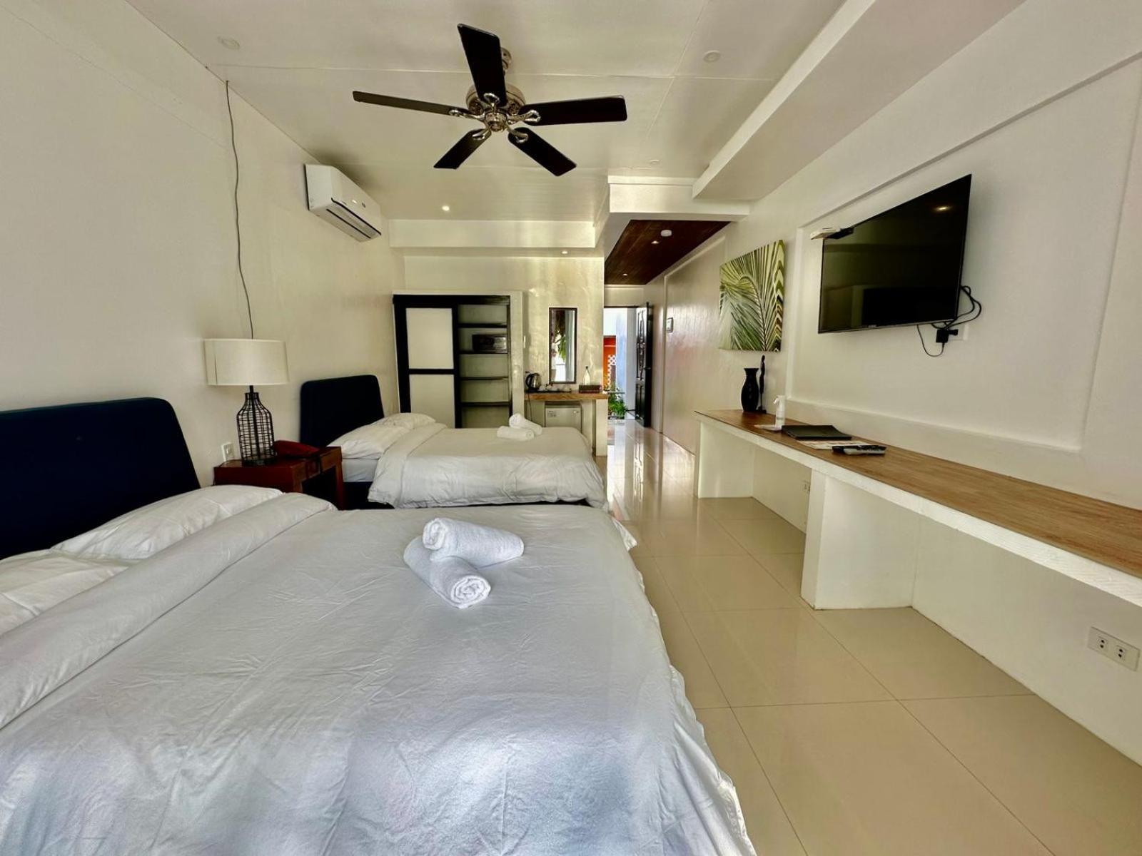 Calypso Beach And Dive Resort Manoc-Manoc ภายนอก รูปภาพ