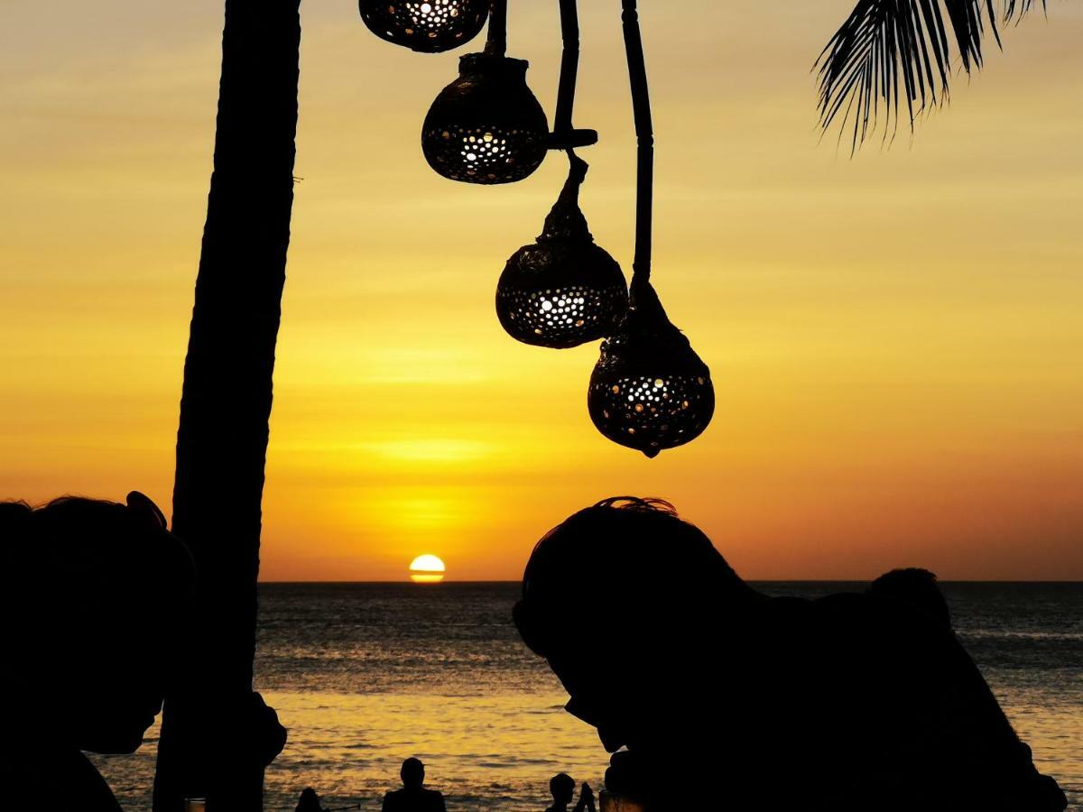 Calypso Beach And Dive Resort Manoc-Manoc ภายนอก รูปภาพ